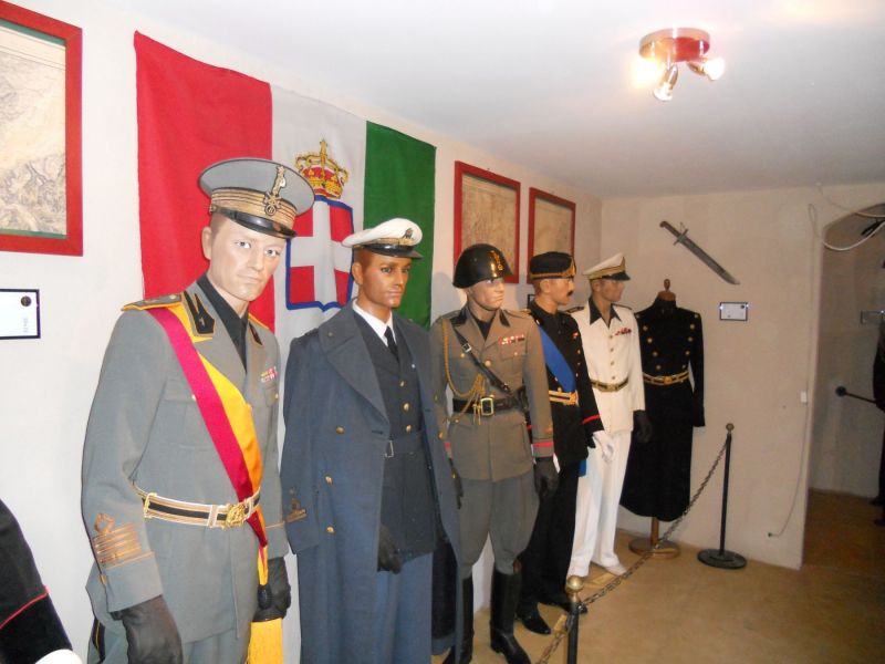 Divise militari originali online